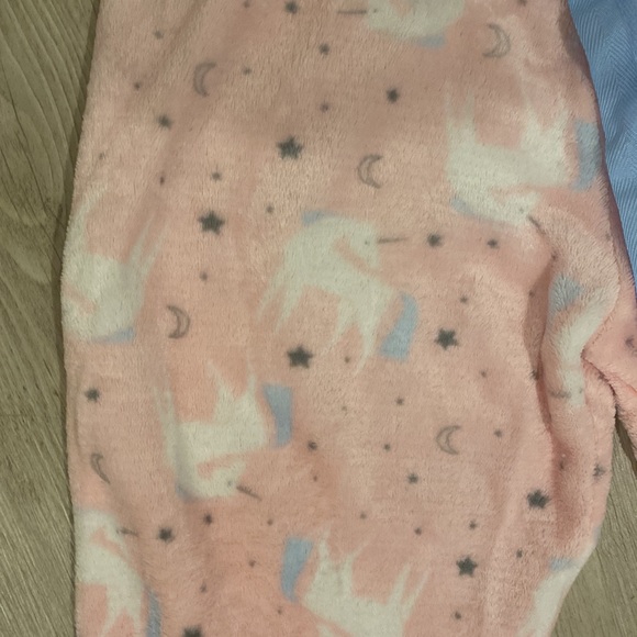 Brand new received as a gift, size XL but fit like a small. - Picture 3 of 4